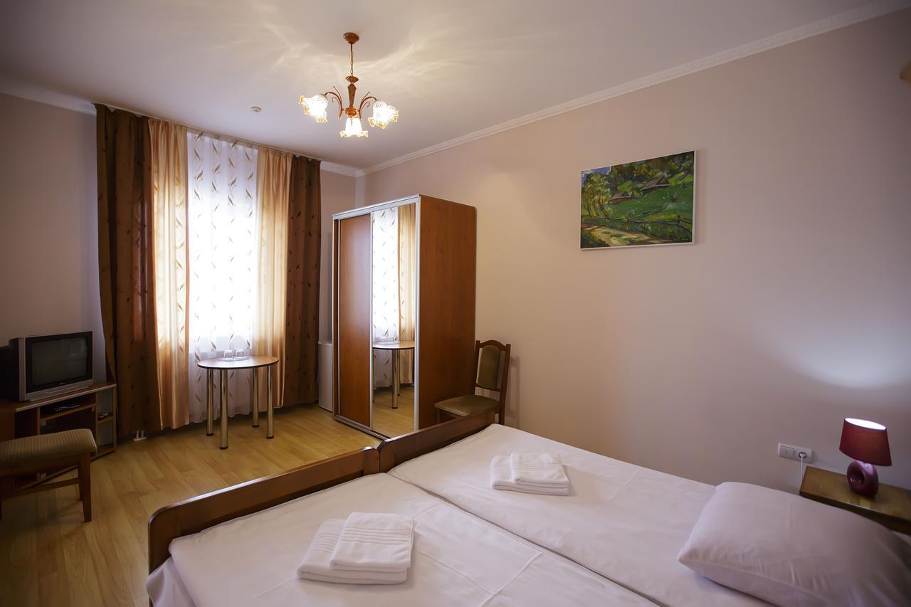Trembita Hotel Khust Exterior photo